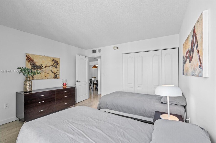 Building Photo - 5757 Collins Ave