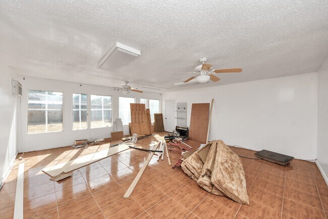 Building Photo - 9222 Sharpview Dr