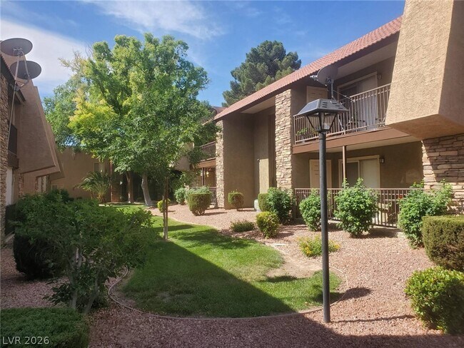 Building Photo - 4972 River Glen Dr
