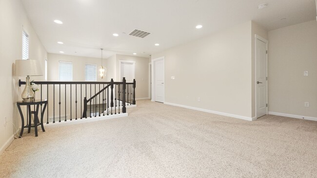 Building Photo - Beautiful, Light-Filled Home Bordering Protected Greenbelt