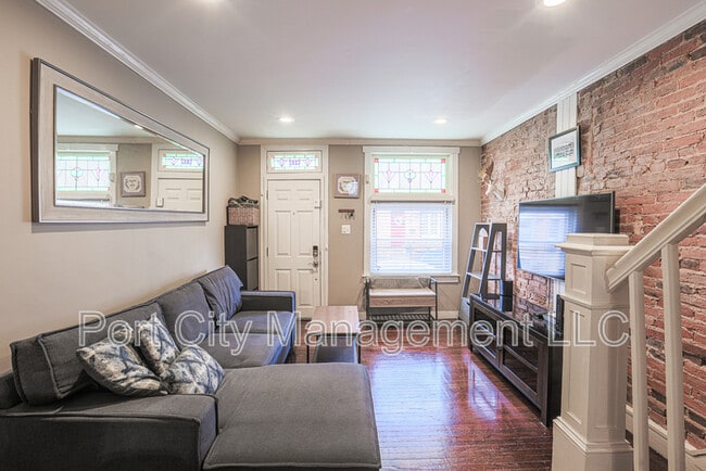 Building Photo - 813 S Belnord Ave