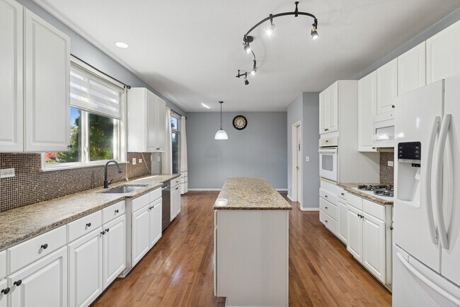 Building Photo - 1534 S Falcon Dr