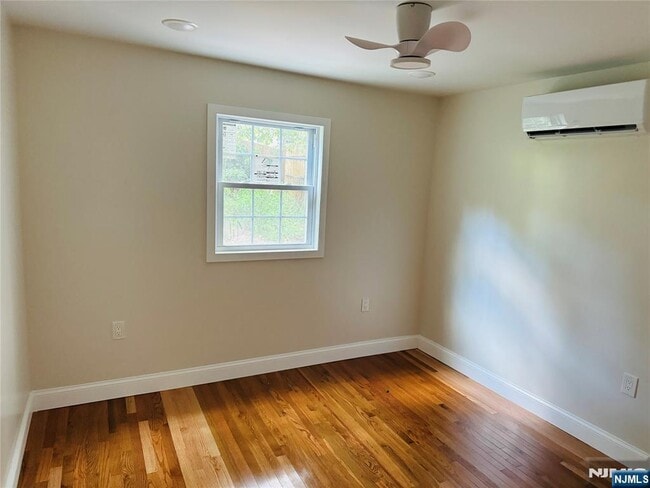 Building Photo - 14 Elm St