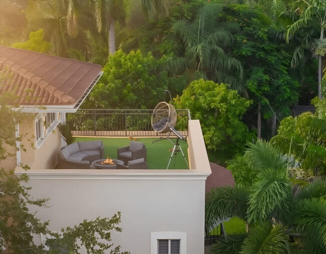 Building Photo - 1705 NE 11th St