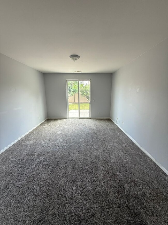 Building Photo - Elegant 4-Bedroom, 3-Bathroom Home with 3-...