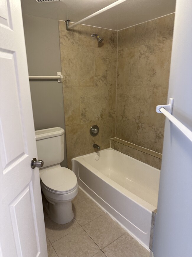 Building Photo - 2871 N Oakland Forest Dr