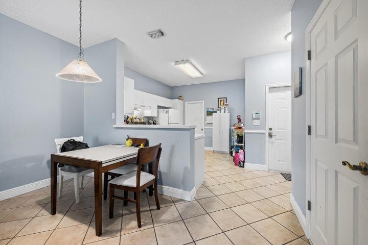 Building Photo - 2185 Salerno Cir