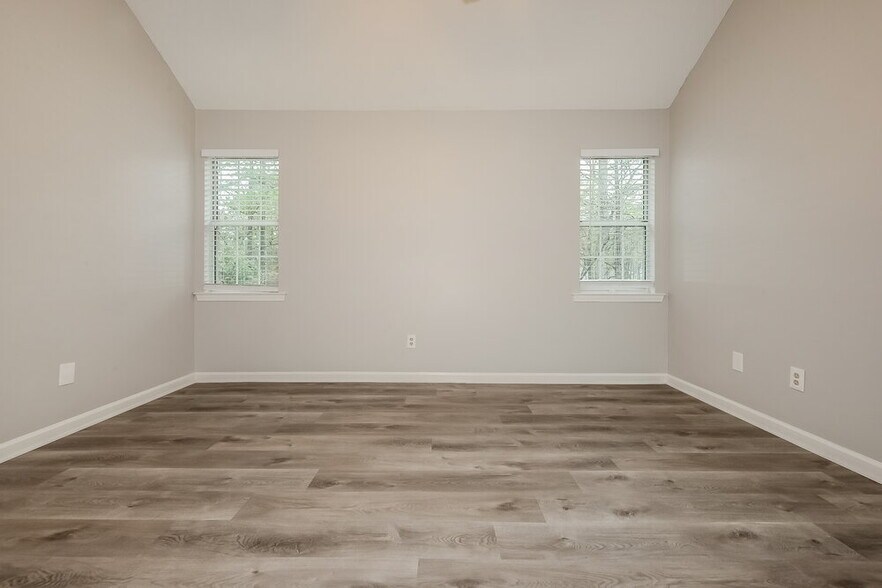 Building Photo - 2092 Wedgewood Dr