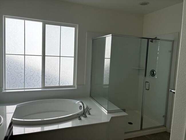 Building Photo - Spacious 3BR House in Gilroy