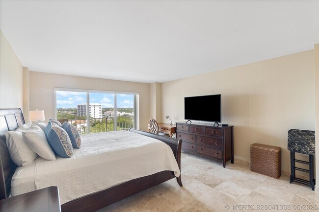 Building Photo - 4301 N Ocean Blvd