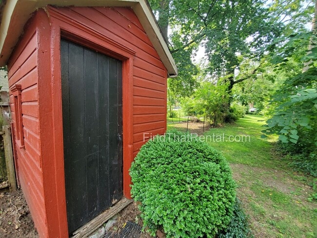 Building Photo - Charming Historic Retreat with Private Fenced Yard & Parking – Prime Downtown Location