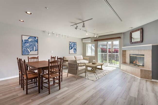 Building Photo - Columbia River View Condo - Hayden Island!