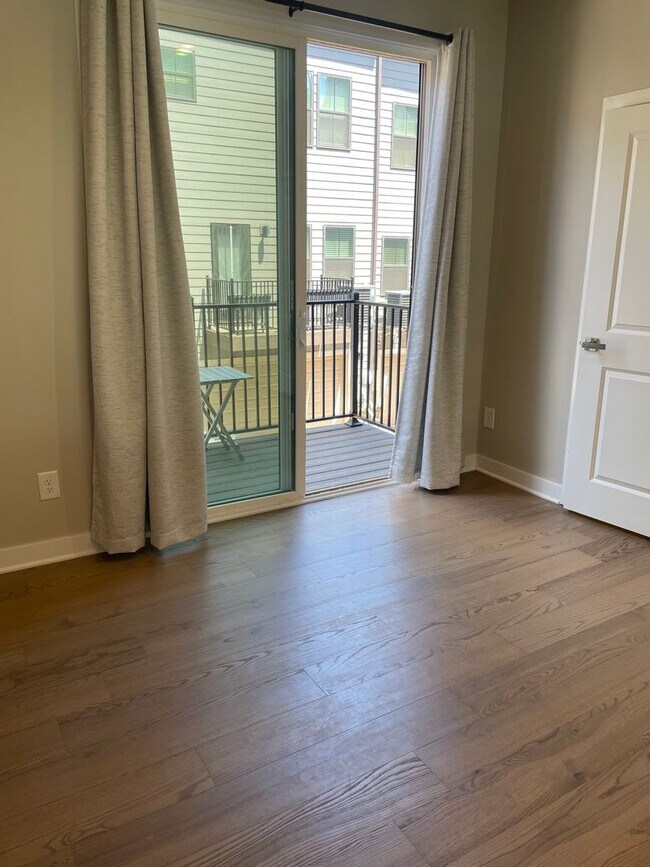 Building Photo - Sophisticated and Spacious 3BR-3.5 Bath To...