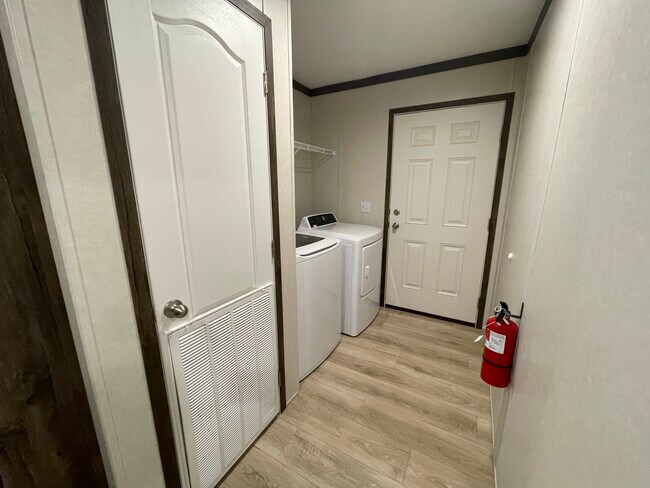 Building Photo - 246 Magnolia Pl