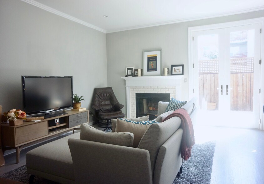 Building Photo - 2078 S Delaware St