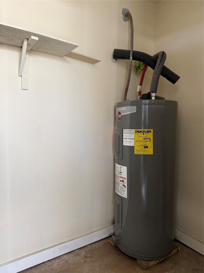 Building Photo - 6573 S Briar Bayou Dr