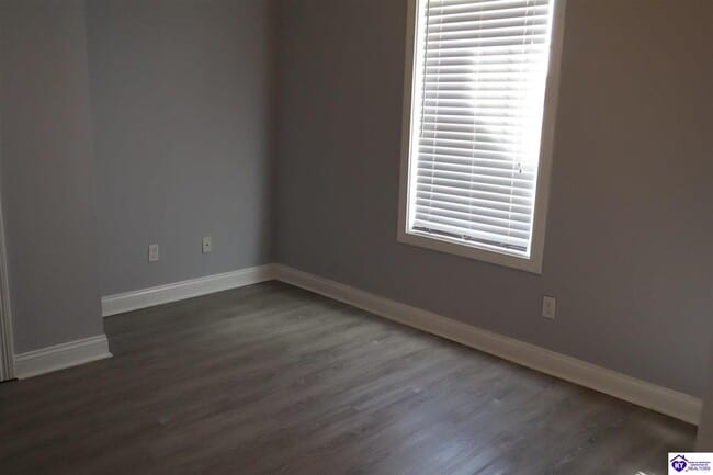 Building Photo - 121 Twin Lakes Dr
