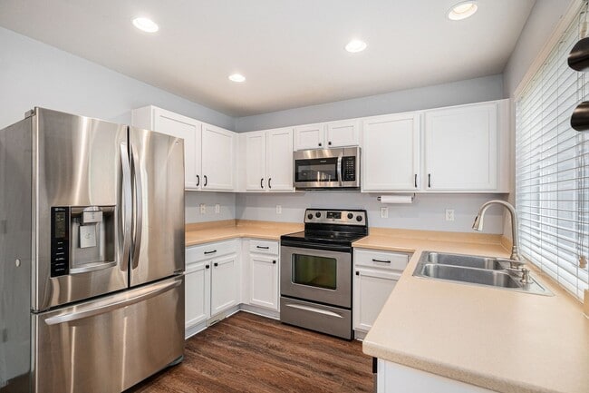 Building Photo - 4 Bedroom 2.5 Baths in the Meadows Castler...