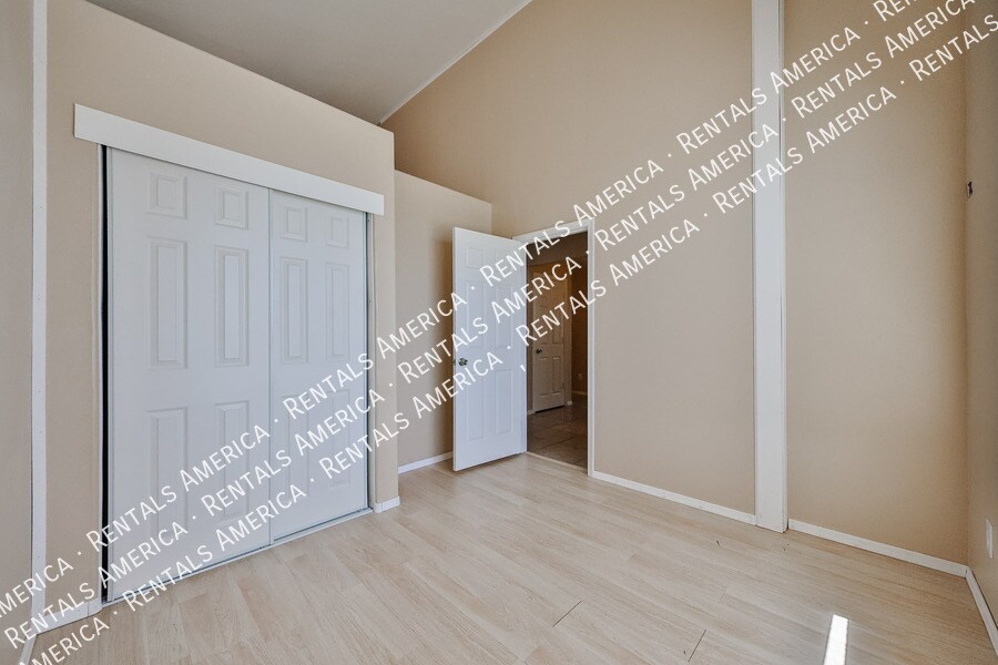 Building Photo - 16176 W Statler St