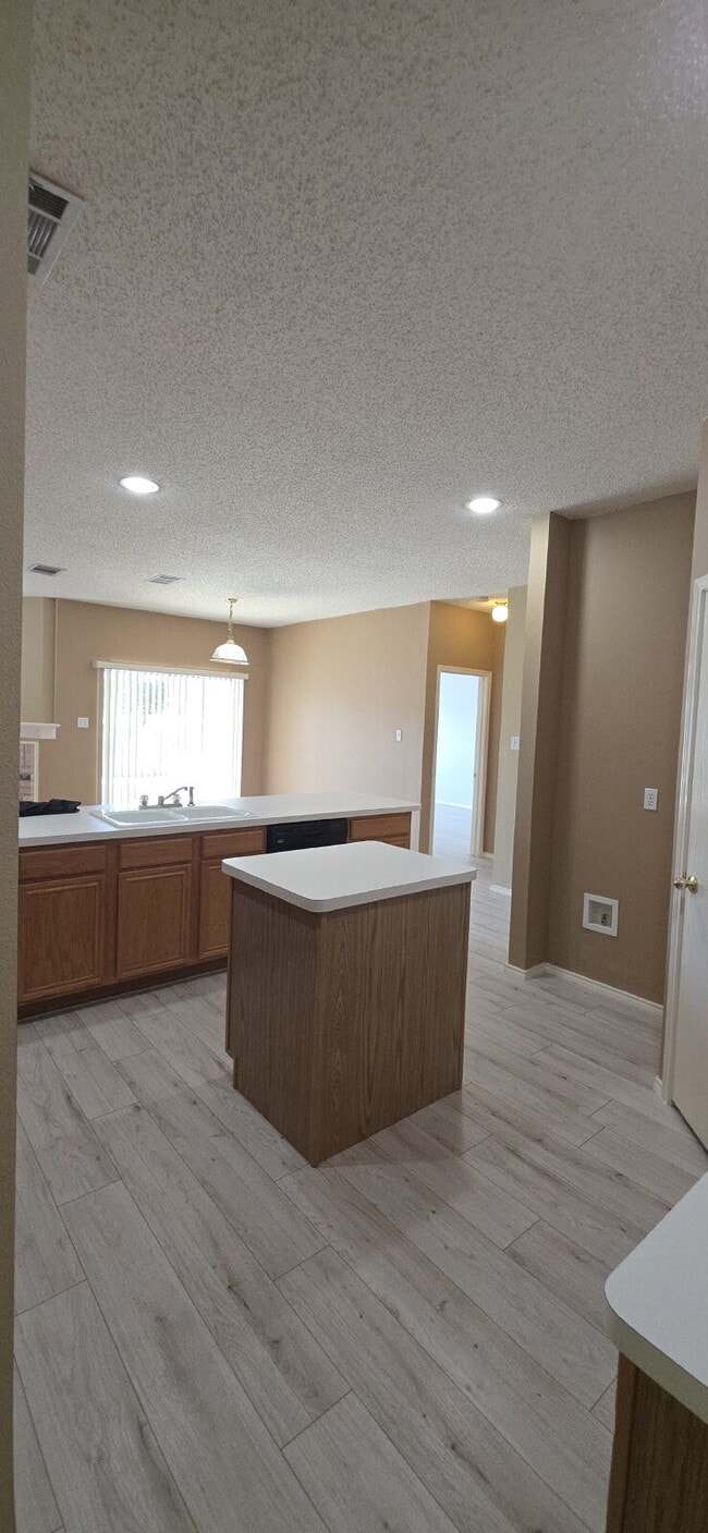 Building Photo - Beautifully Updated Arlington Home with Po...
