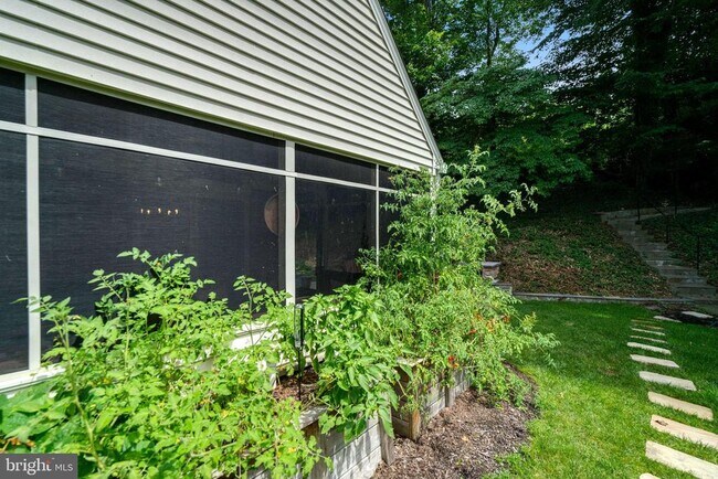 Building Photo - 5605 Eastbourne Dr