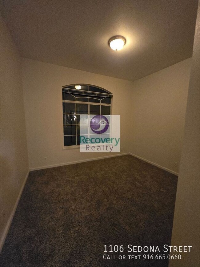 Building Photo - 1106 Sedona St