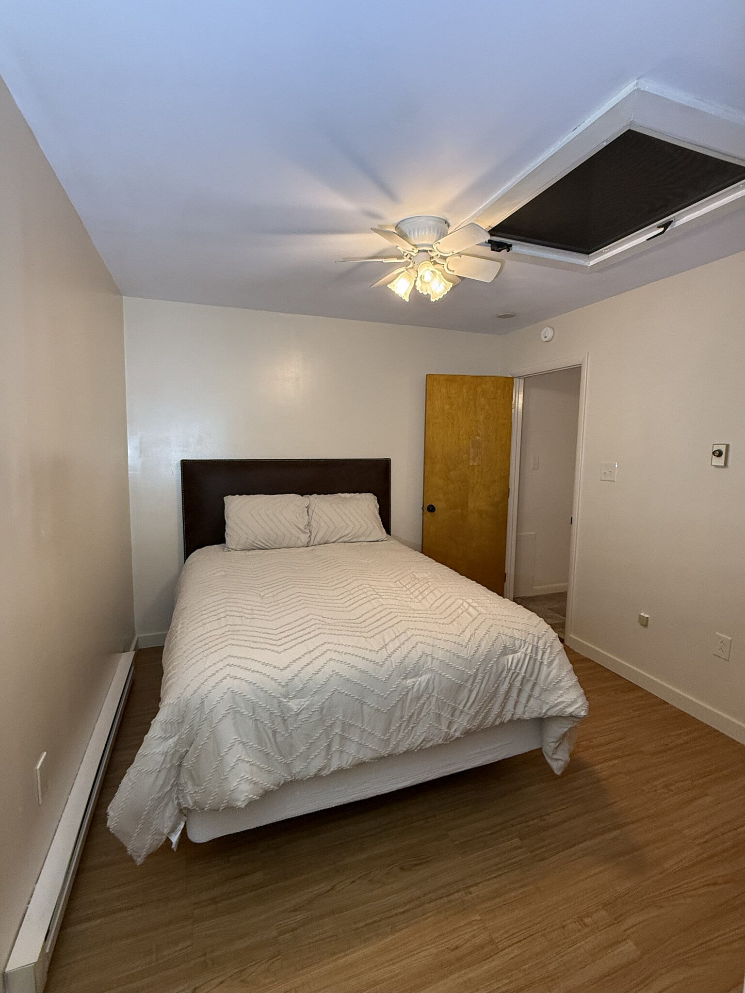 Building Photo - 147 S Main St