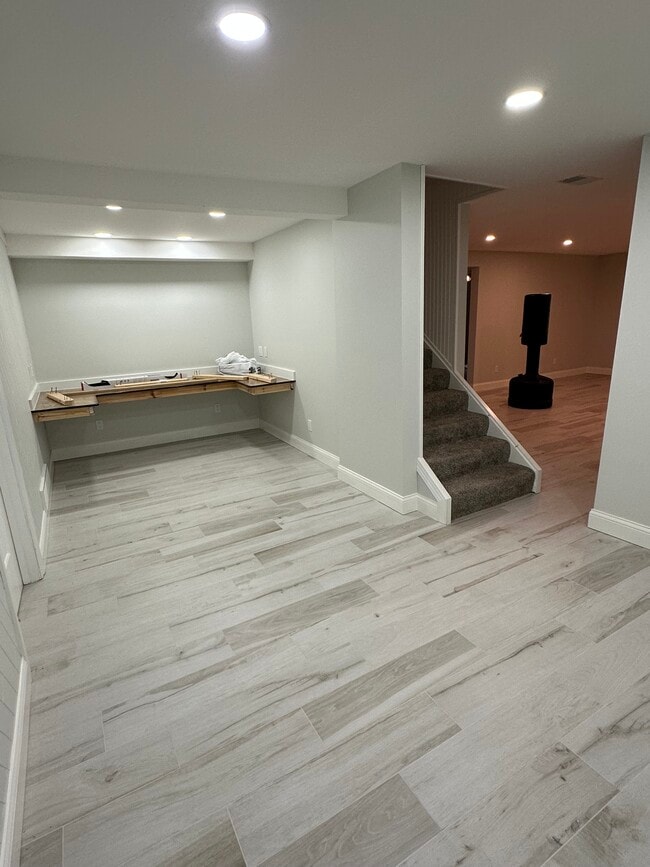 Building Photo - 1009 Stanford Dr