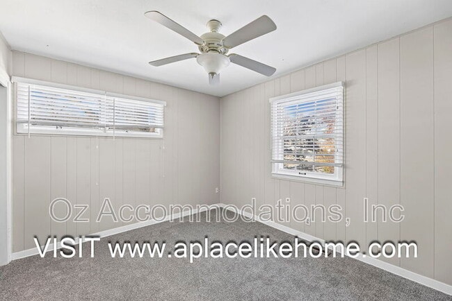 Building Photo - 515 E Sheridan St