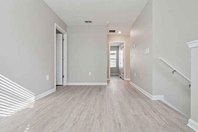 Building Photo - Spacious 4-Bed Retreat with 2.5 Baths in Davenport, FL – Your Next Rental Home Awaits!