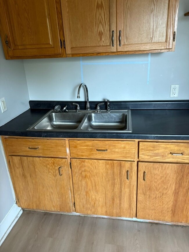 Building Photo - 225 Allen St