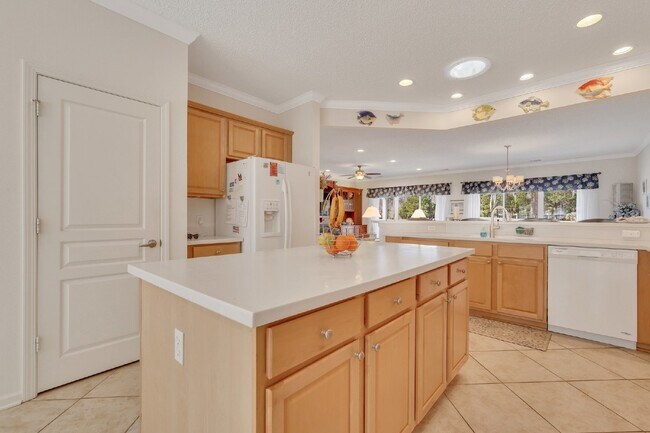 Building Photo - "Spacious Golf and Lagoon View 2 Bed, 2 Bath Rental Home in Sun City!