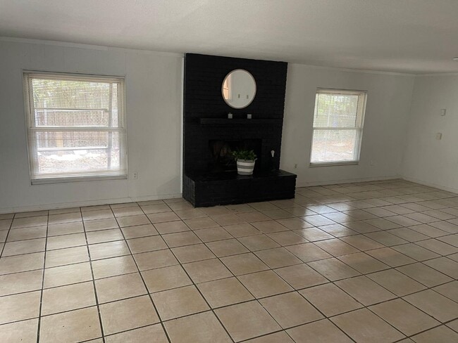 Building Photo - 1021 Wingo Dr