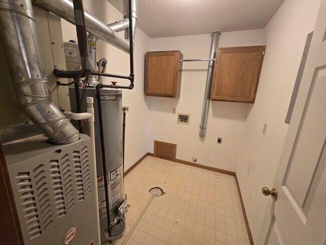 Building Photo - 3700 Falmouth Dr