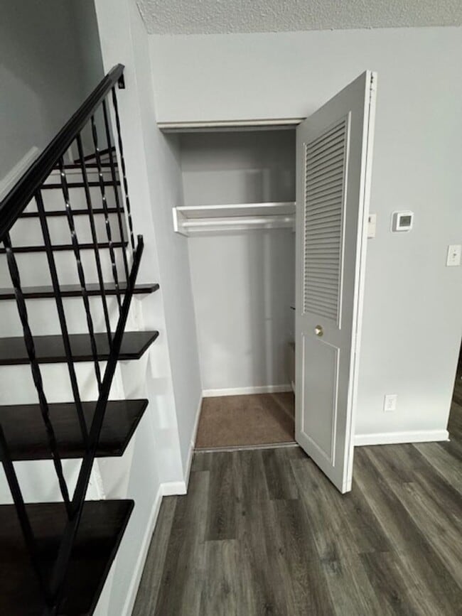 Building Photo - 610 Park Ave