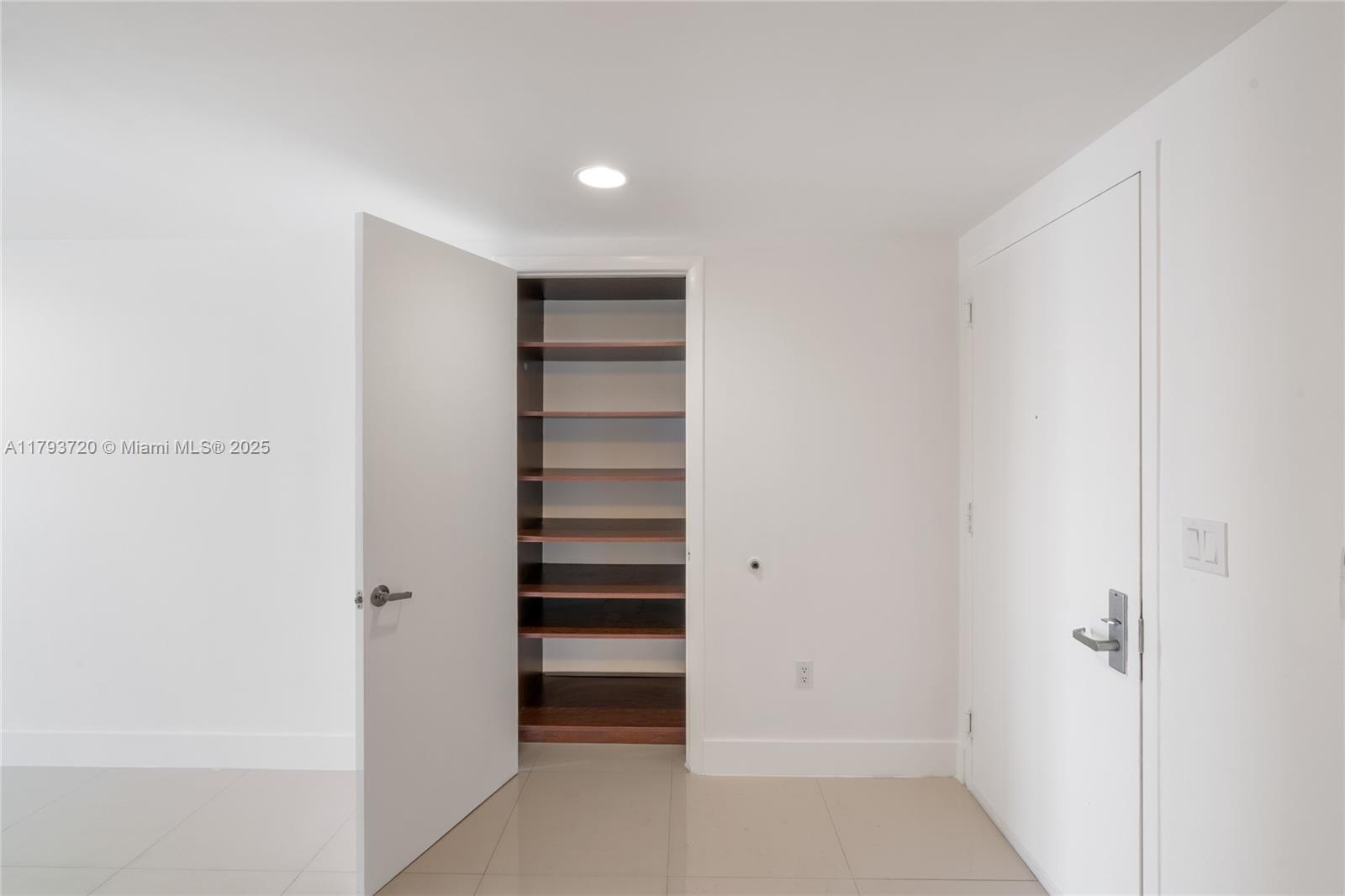 Building Photo - 475 Brickell Ave