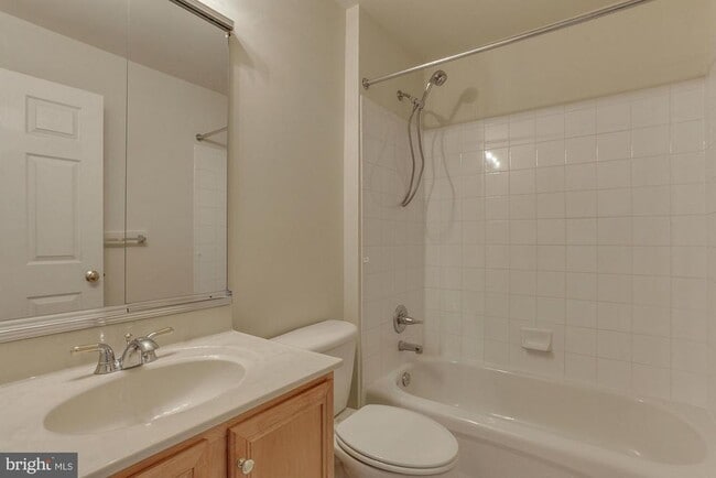 Building Photo - 22616 Welborne Manor Square