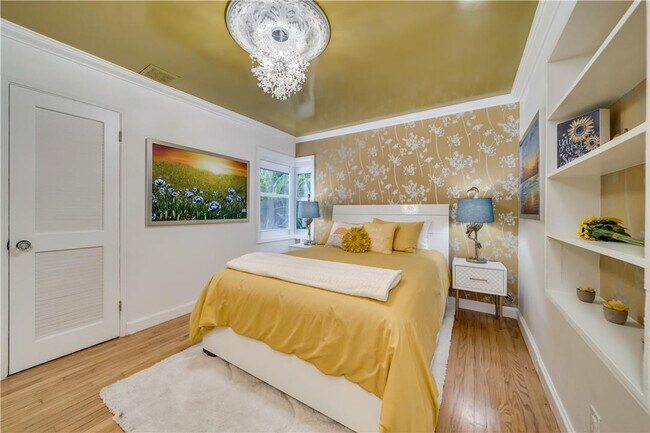 Building Photo - 417 NE 15th Ave