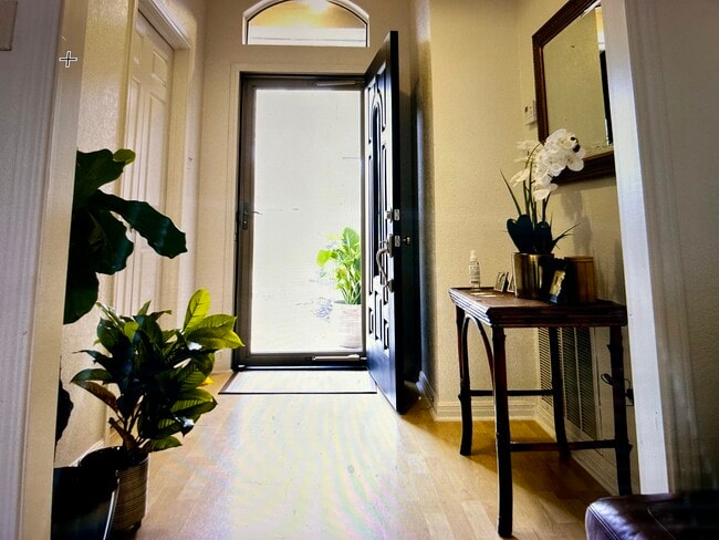 Building Photo - 3009 Quail Hollow Dr