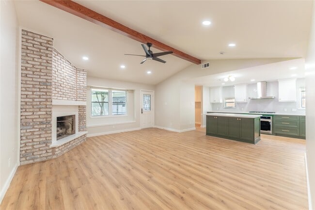 Building Photo - 6119 S Braeswood Blvd