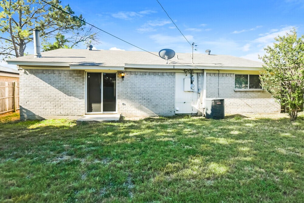 Building Photo - 3713 Arnold Dr