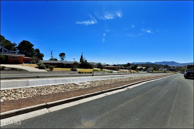 Building Photo - 4217 Canterbury Dr