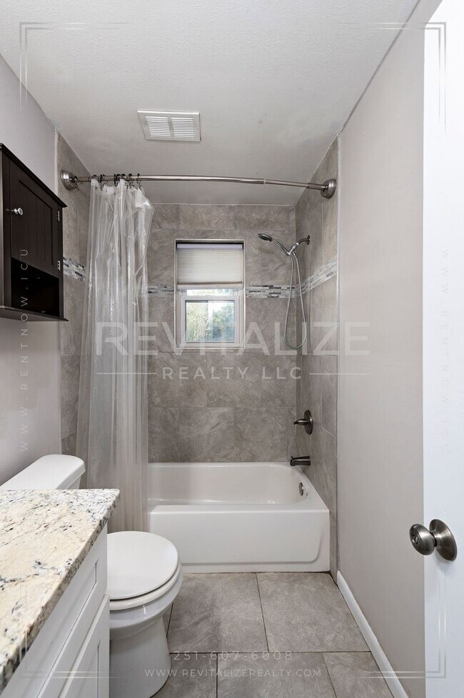 Building Photo - Beautifully Updated 4-Bedroom Home in West Mobile!