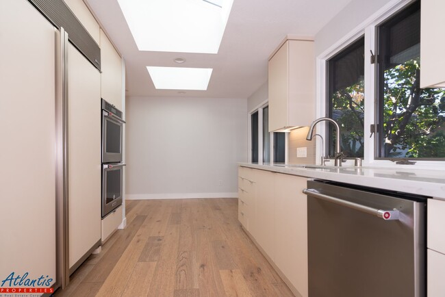 Building Photo - Beautiful Los Gatos Home | Remodeled | Swi...