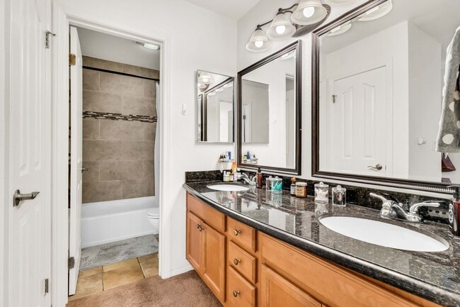 Building Photo - 3030 Suncrest Dr