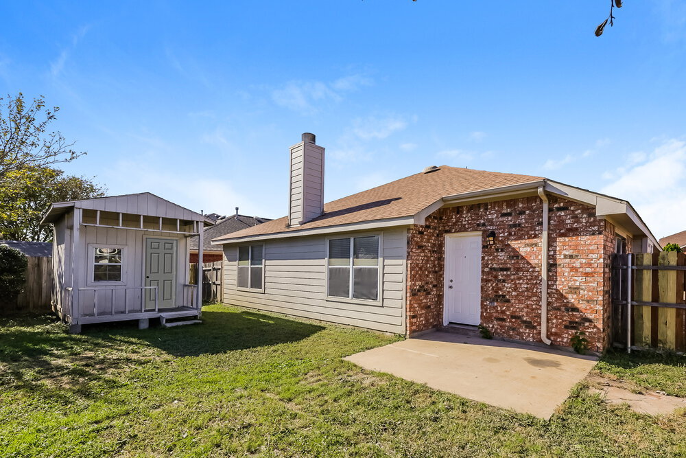 Building Photo - 3020 Meadowbrook Dr