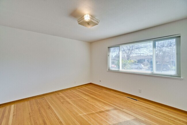 Building Photo - 5097 Forest Glen Dr
