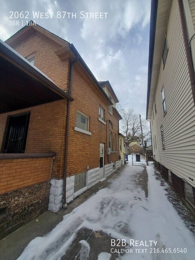 Building Photo - 2062 W 87th St