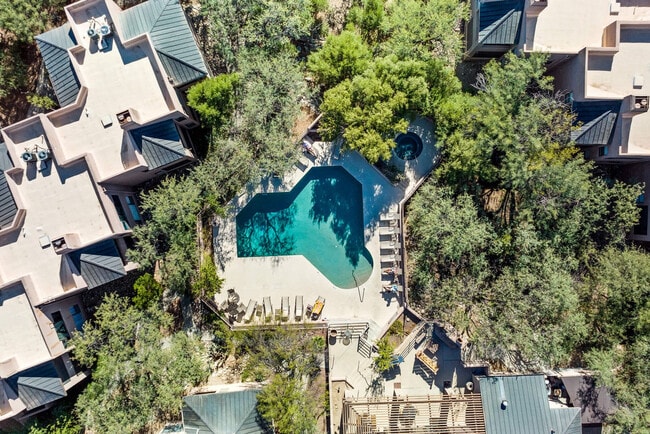 Building Photo - 6655 N Canyon Crest Dr