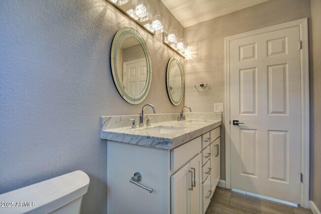 Building Photo - 4834 E Hillery Dr